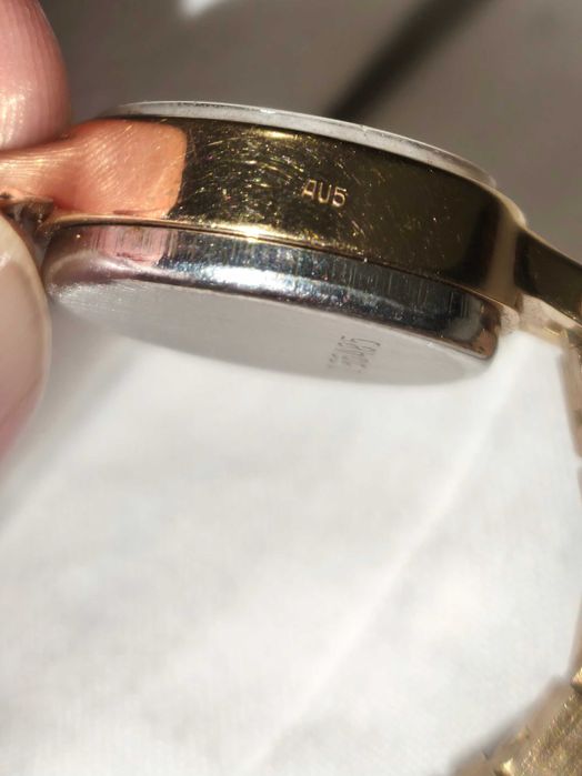 Relógio avon
Pulseira borracha vermelha