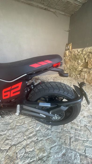 Mota Ducati scrumble 800