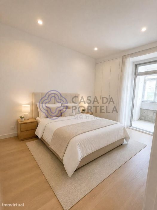 Apartamento T3 novo remodelado com logradouro de 15 m2 em prédio total