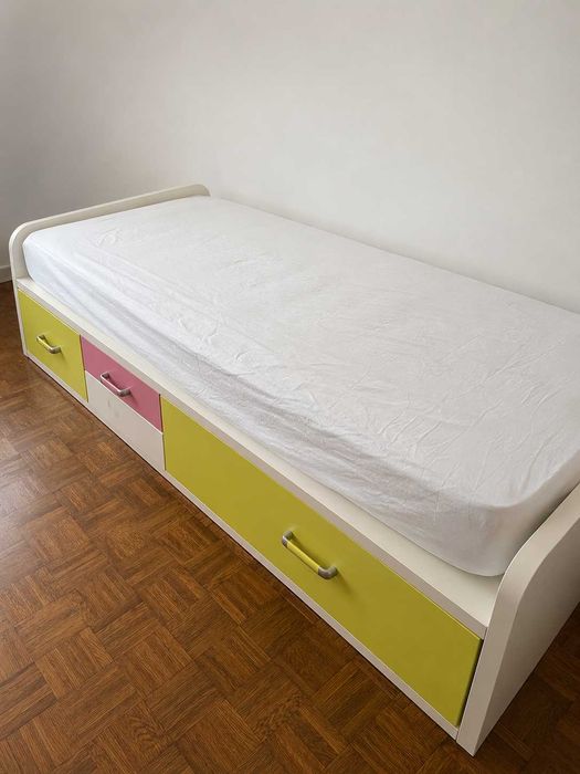 Cama Solteiro COM Colchão incluído e Roupeiro Grande