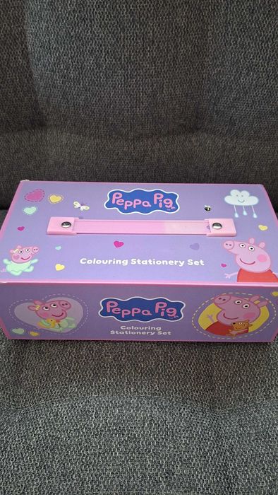 Tytuł: Peppa Pig Zestaw Artystyczny do Malowania w Walizce – NOWY!