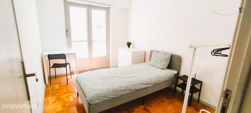 Quarto - localizado em Amadora Lisbon