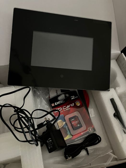 Moldura Digital com alimentação elétrica