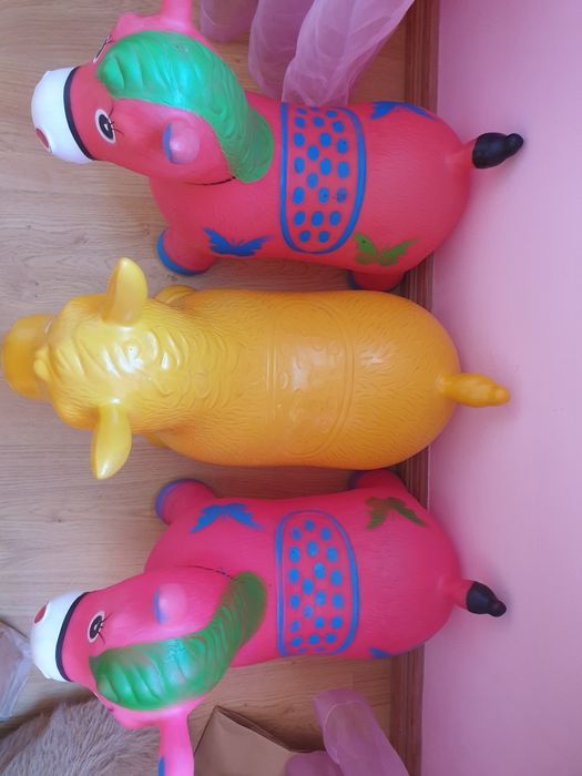 Burro rosa saltitante