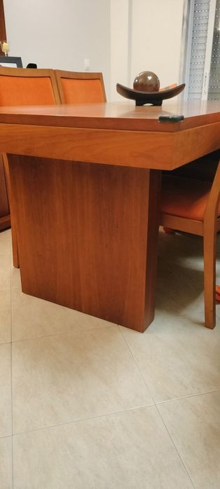 Mesa em Madeira.