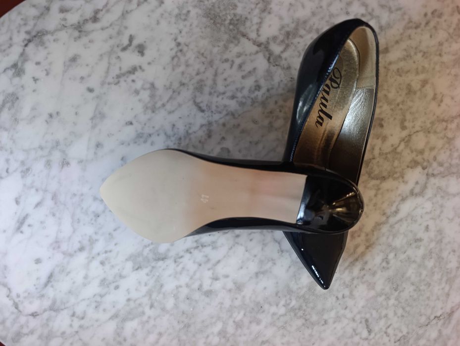 Buty na cieńkim obcasie
