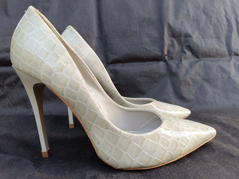 Buty damskie szpilki jasne 39