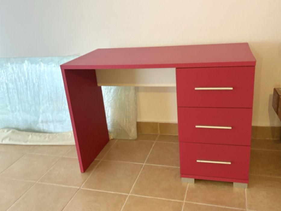 Secretária em cor de rosa fúcsia para quarto de menina (110x76,6x57 cm)