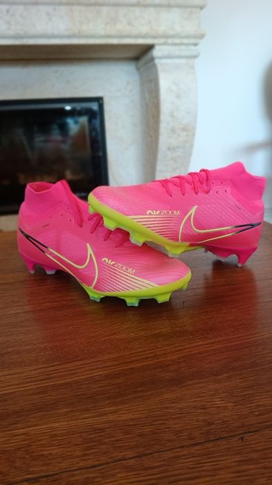 Nowe korki półprofesionalne Nike Mercurial