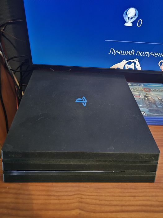 Продам ps4 pro 1Tb 7216, 2 джойстика коробка play station 4 pro