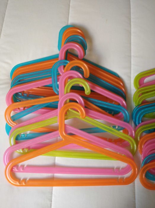 Cabides Plástico - 30 Unidades