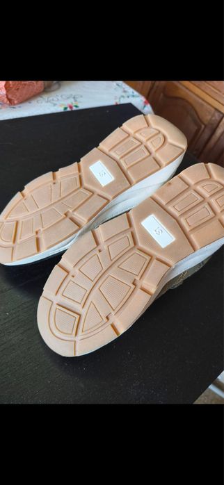 Sapatilhas/botas novas