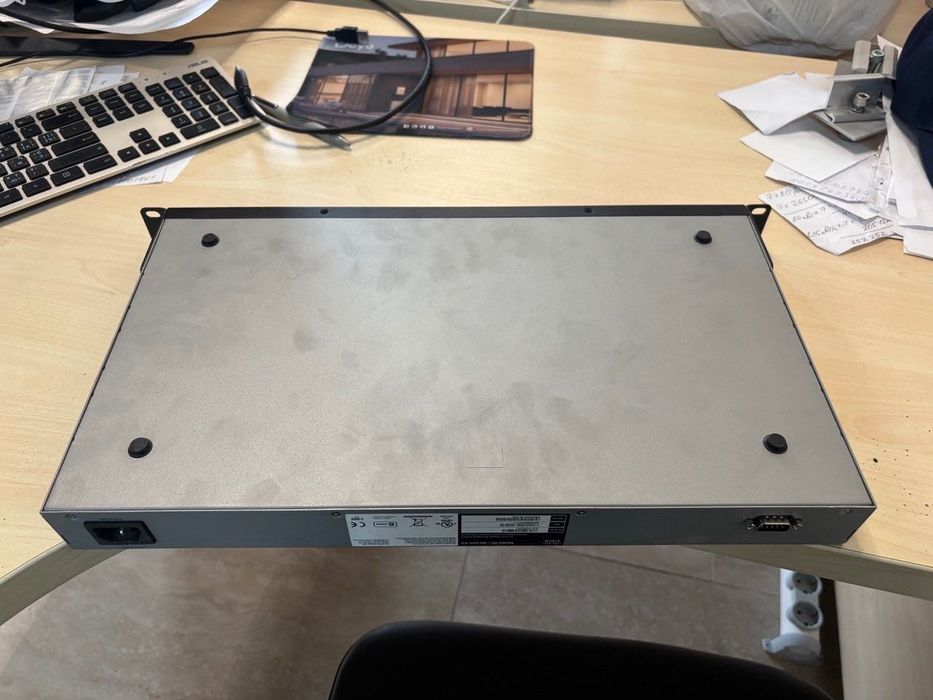 Cisco Switch SG 300-52   52 порти