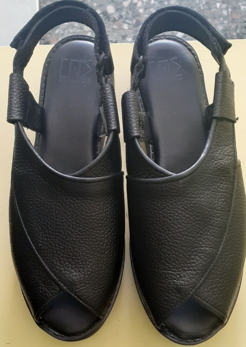 Sandálias pretas design