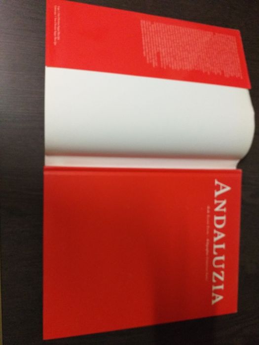 Livro Andaluzia,belissimas fotos,interior novo,não manuseado,envio ctt