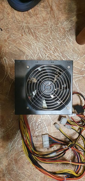 Продам блок питания  Cooler master 460w  в хорошем рабочем состоянии.