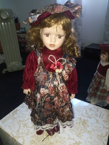 Bonecas de porcelana antigas com suporte