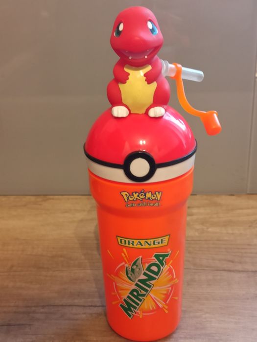 Bidon pokémon Mirinda edycja specjalna.
