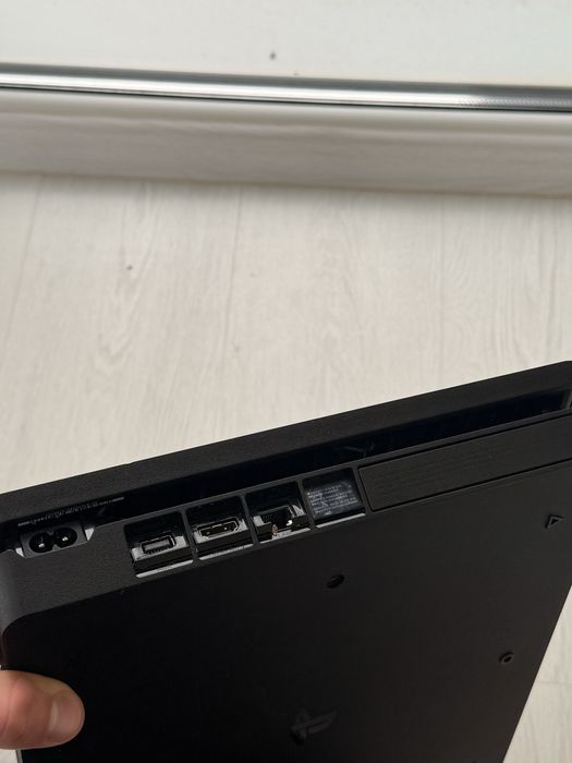 Playstation 4 slim 500gb практично в ідеальному стані