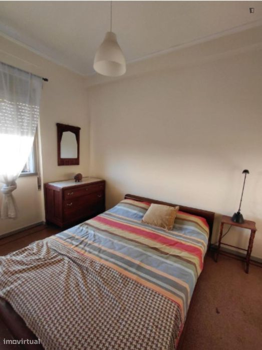 Quarto - localizado em Roma-Areeiro Lisbon
