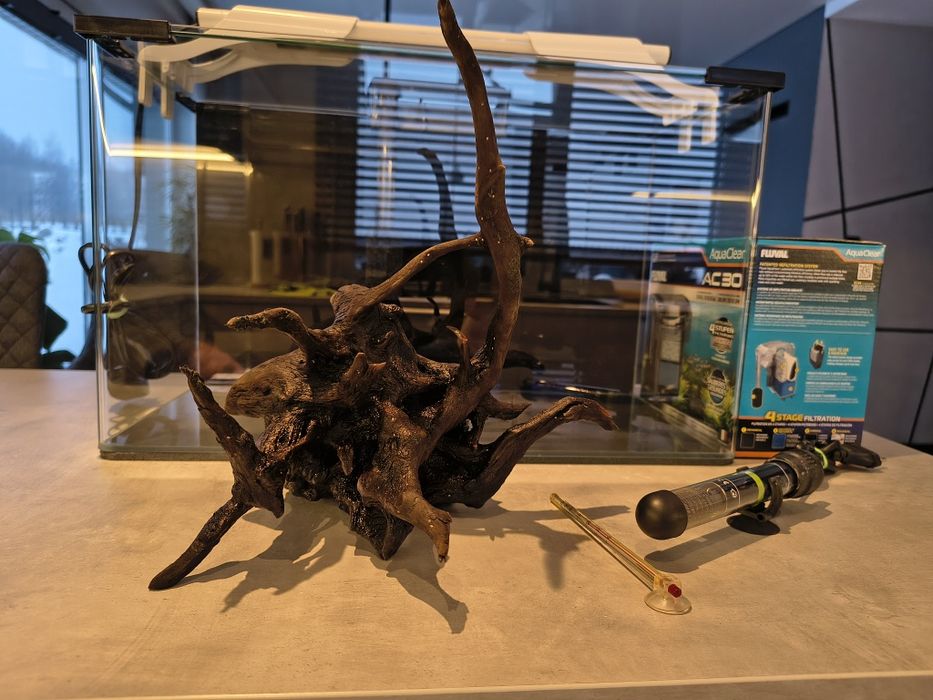 Akwarium 40 litrów z kompletnym wyposażeniem.