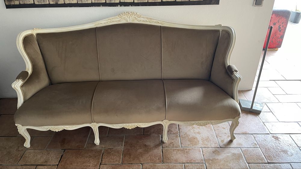 Sofa antigo com talha