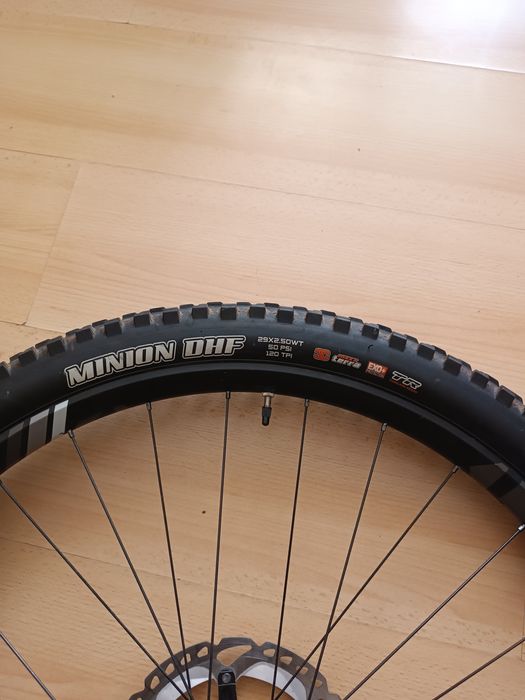 DT Swiss HX 1501 Spline Hybrid / Pneu Maxxis Minion DHF 30" e disco