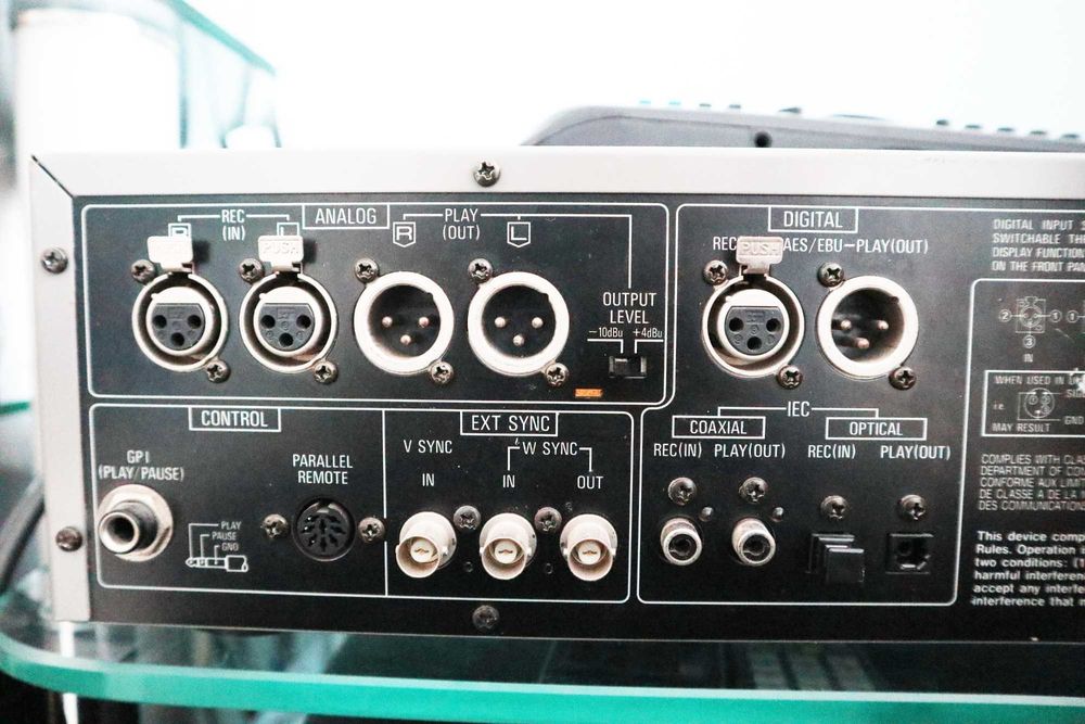 Профессиональный DAT-рекордер Panasonic SV4100 DAT и ЦАП (4 шт. PCM56)