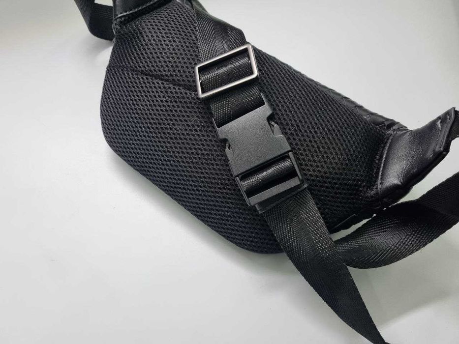 Бананка Bottega Veneta нагрудна сумка поясна сумка Bottega