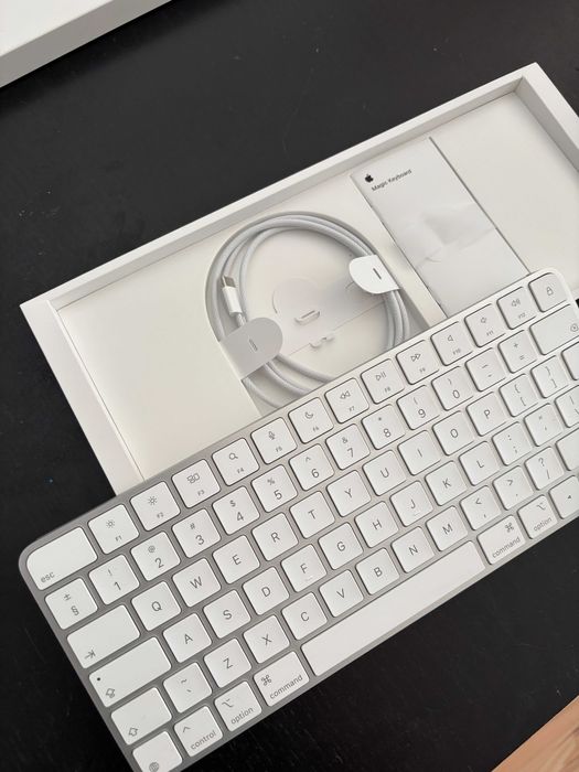 Teclado Apple Magic Keyboard (Praticamente Novo) Layout ISO