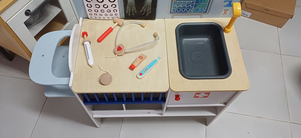 Clínica para bebés e veterinário 2 em 1