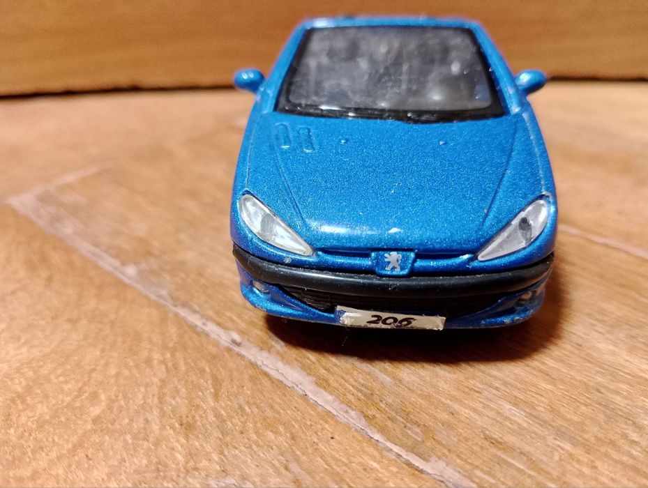 Продам інерційну машику у відмінному стані