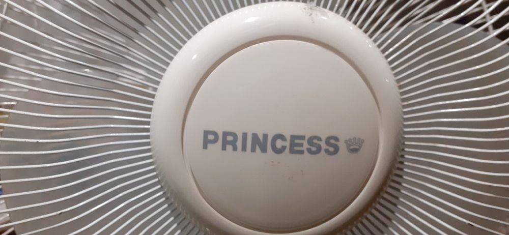 Vendo duas ventoinhas a funcionar.