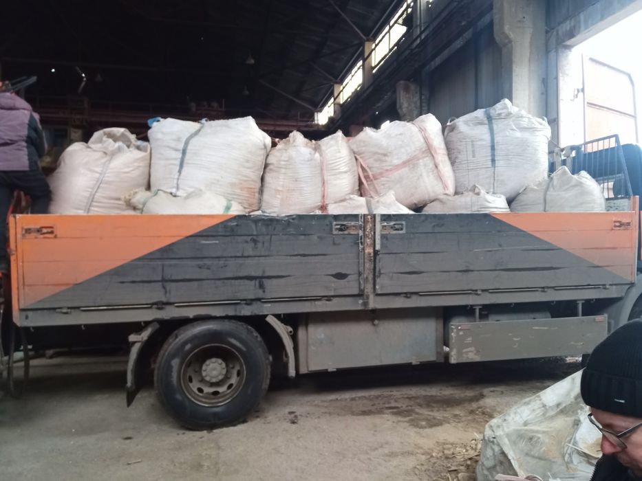 Стружка суха свіжа та тирса