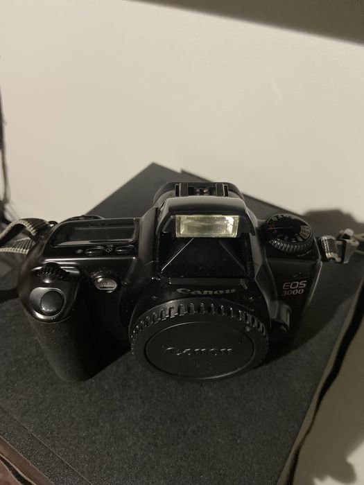Canon EOS 3000.64332087058051123