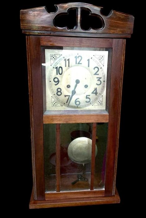 Relogio de sala antigo, a funcionar, em estado original