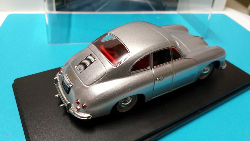 Porsche 356 A (1956) - Miniatura à escala 1/24 (de coleção da marca)