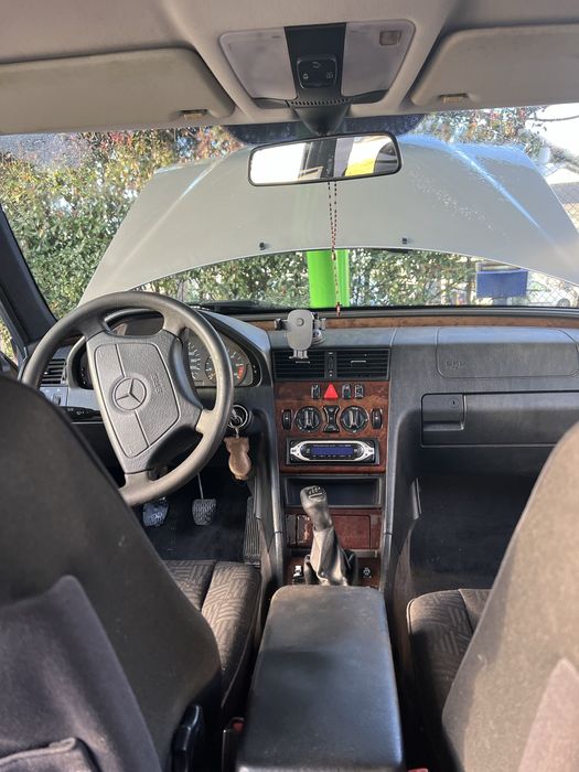 Mercedes-Benz C220