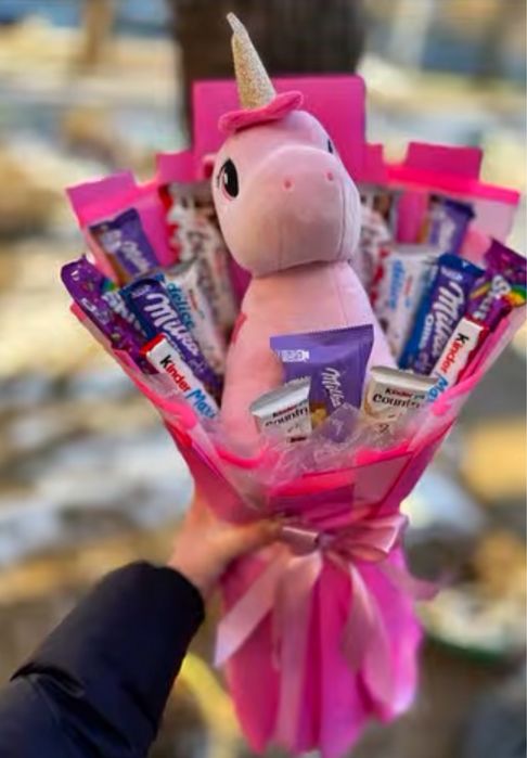 БУКЕТИ ТА ПОДАРУНКИ 8 березня на замовлення букеты из конфет, на заказ