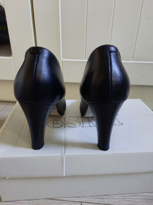 Buty skórzane na obcasie Eska r.35
