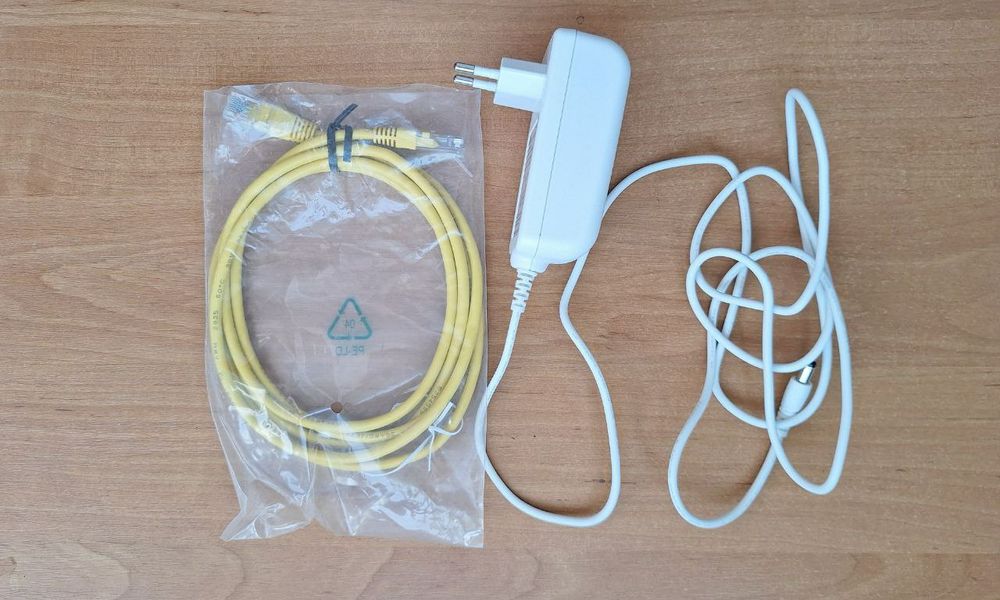 Маршрутизатор FRITZ!Box 6660 Cable + провода