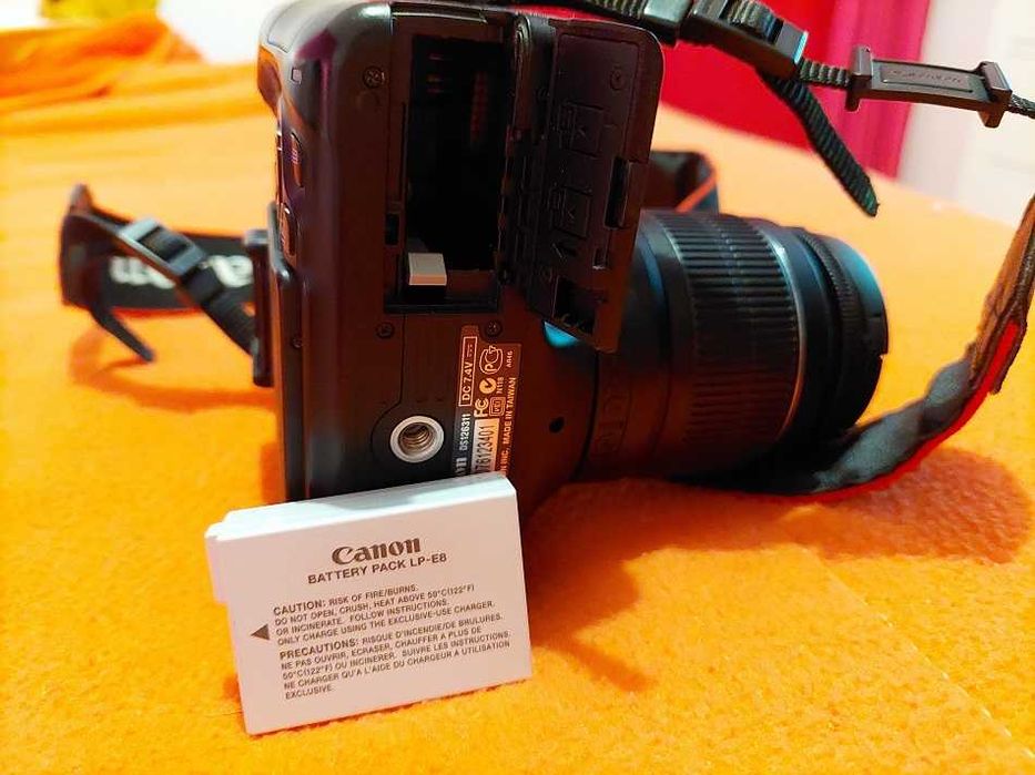 Máquina Fotográfica Canon EOS 600D Reflex - LER ANÚNCIO