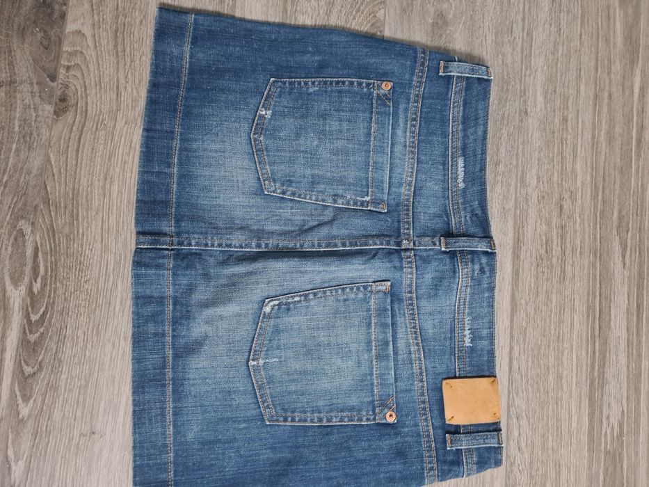 Спідниця міні для дівчини.