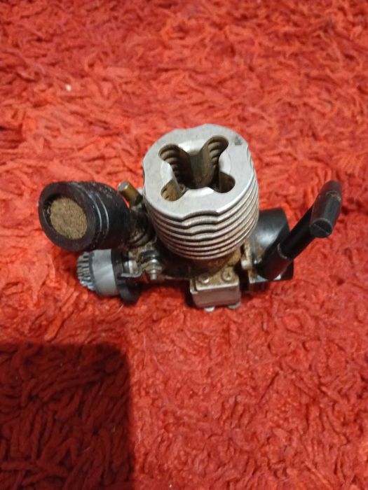 Vendo motor thungder tiger a gasolina para cr 1/10