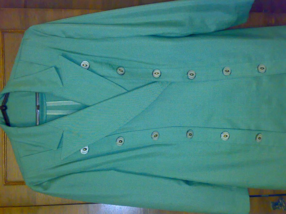 Женский вязанный комплект( жилет и юбка) с орнаментом