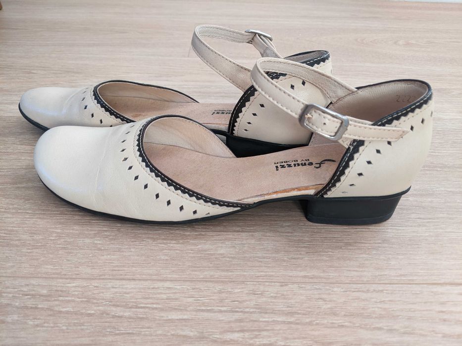 Czółenka, buty damskie, beżowe, na sprzączki, fenuzzi by Bober