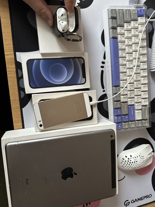 Лот ipad iphone airpods 2