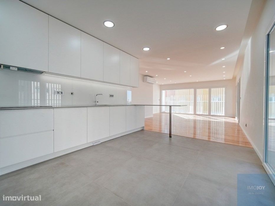 Excelente Apartamento T4 em São João do Estoril