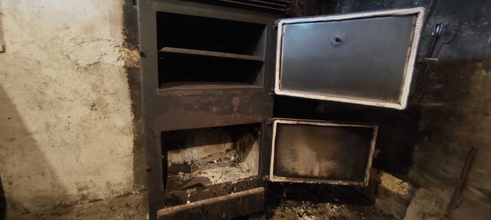 Salamandra com forno de ferro fundido