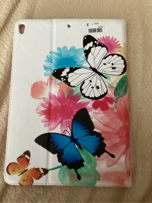 Продаются два чехла на айпад 10,9 и 10,2 дюйма